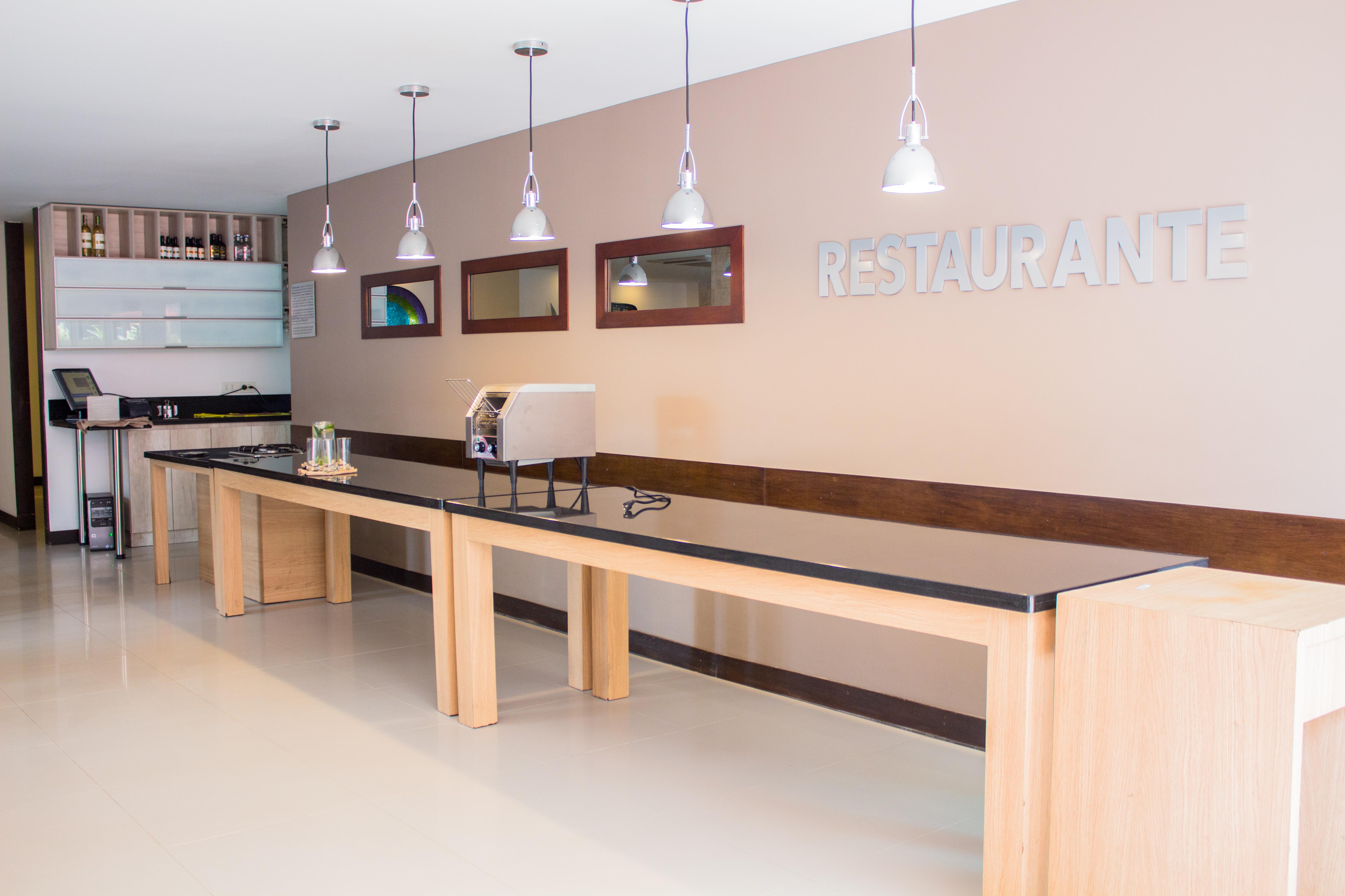 Leblon Suites Hotel Medellin Bagian luar foto