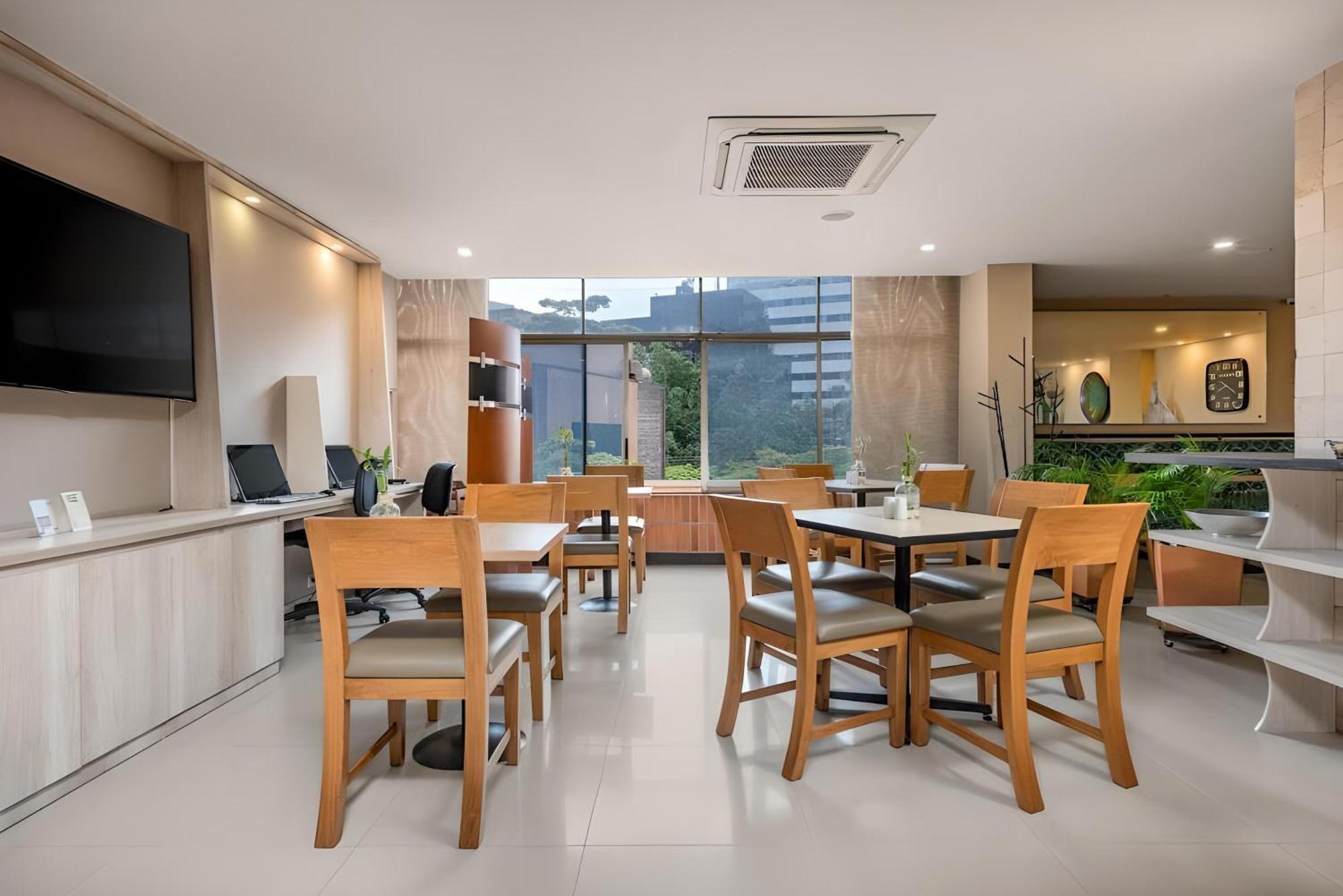 Leblon Suites Hotel Medellin Bagian luar foto