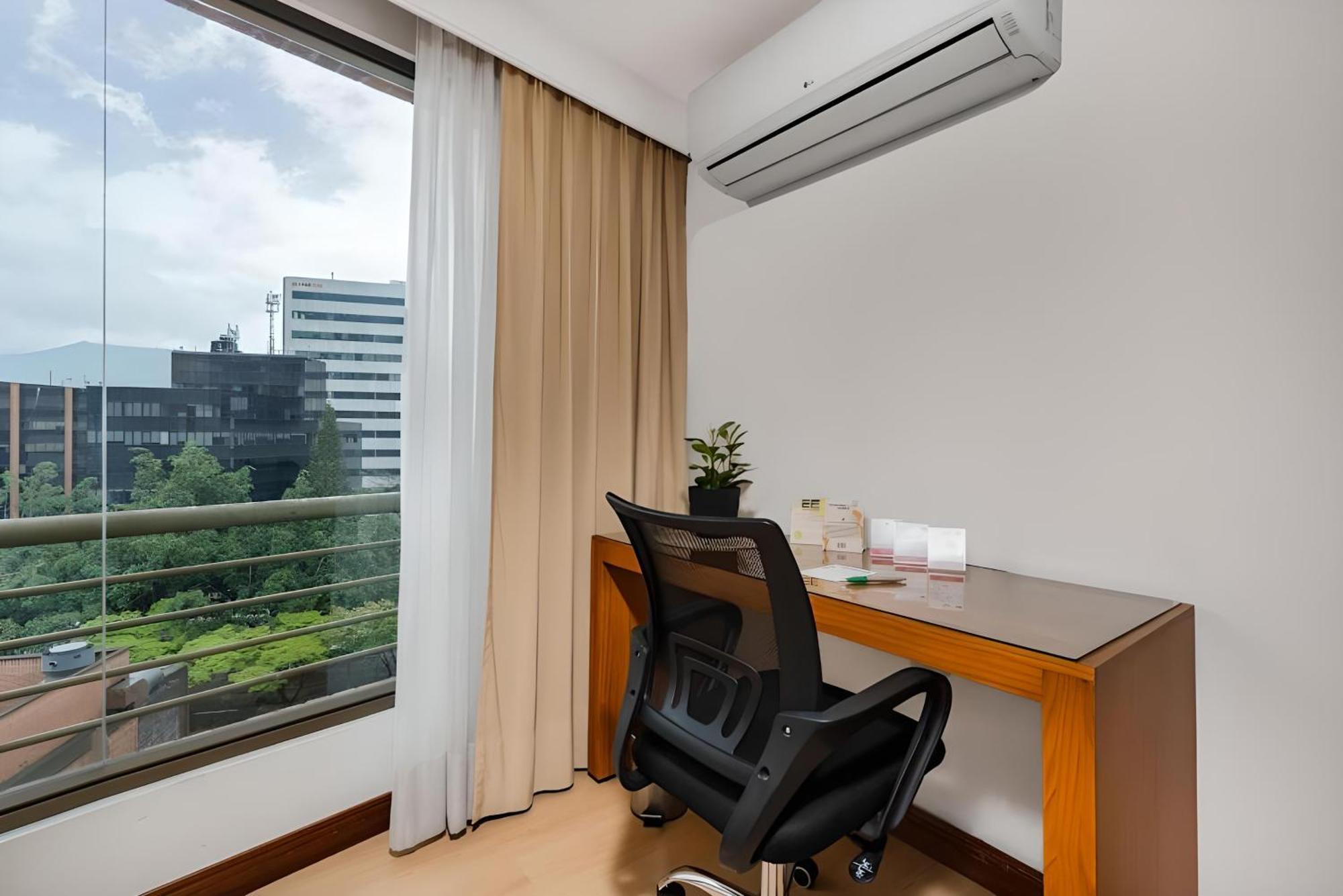 Leblon Suites Hotel Medellin Bagian luar foto