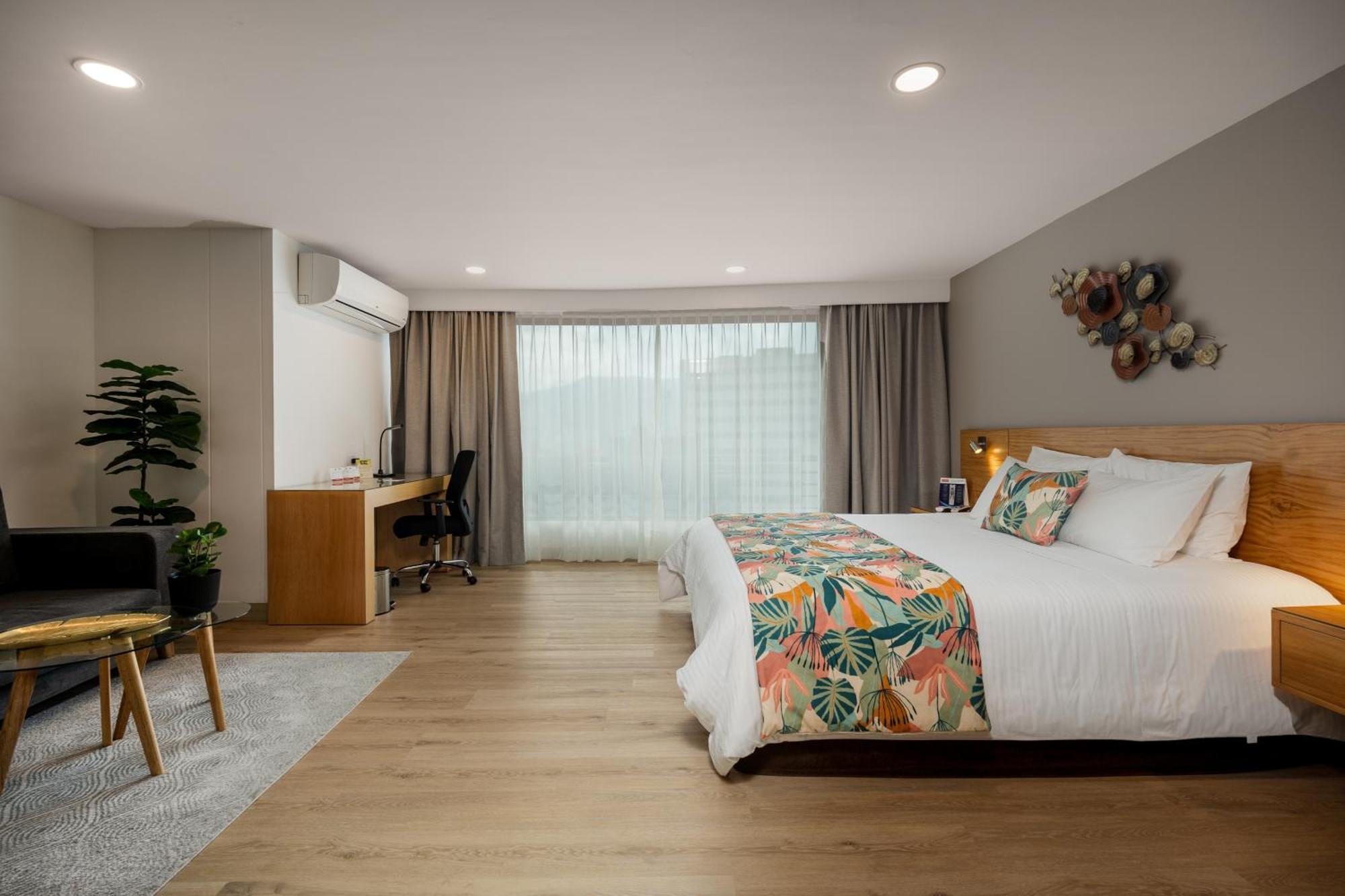 Leblon Suites Hotel Medellin Bagian luar foto