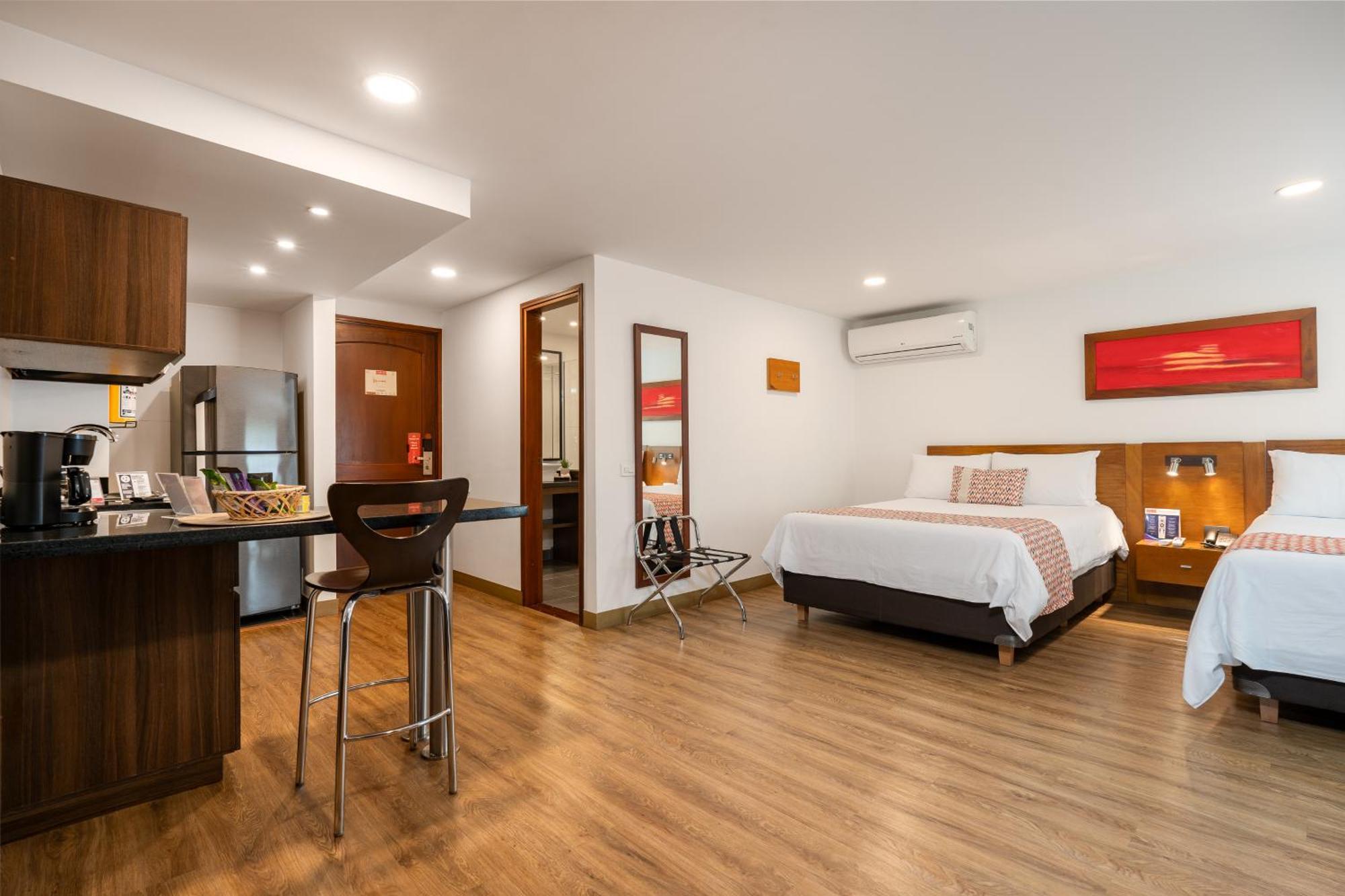 Leblon Suites Hotel Medellin Bagian luar foto