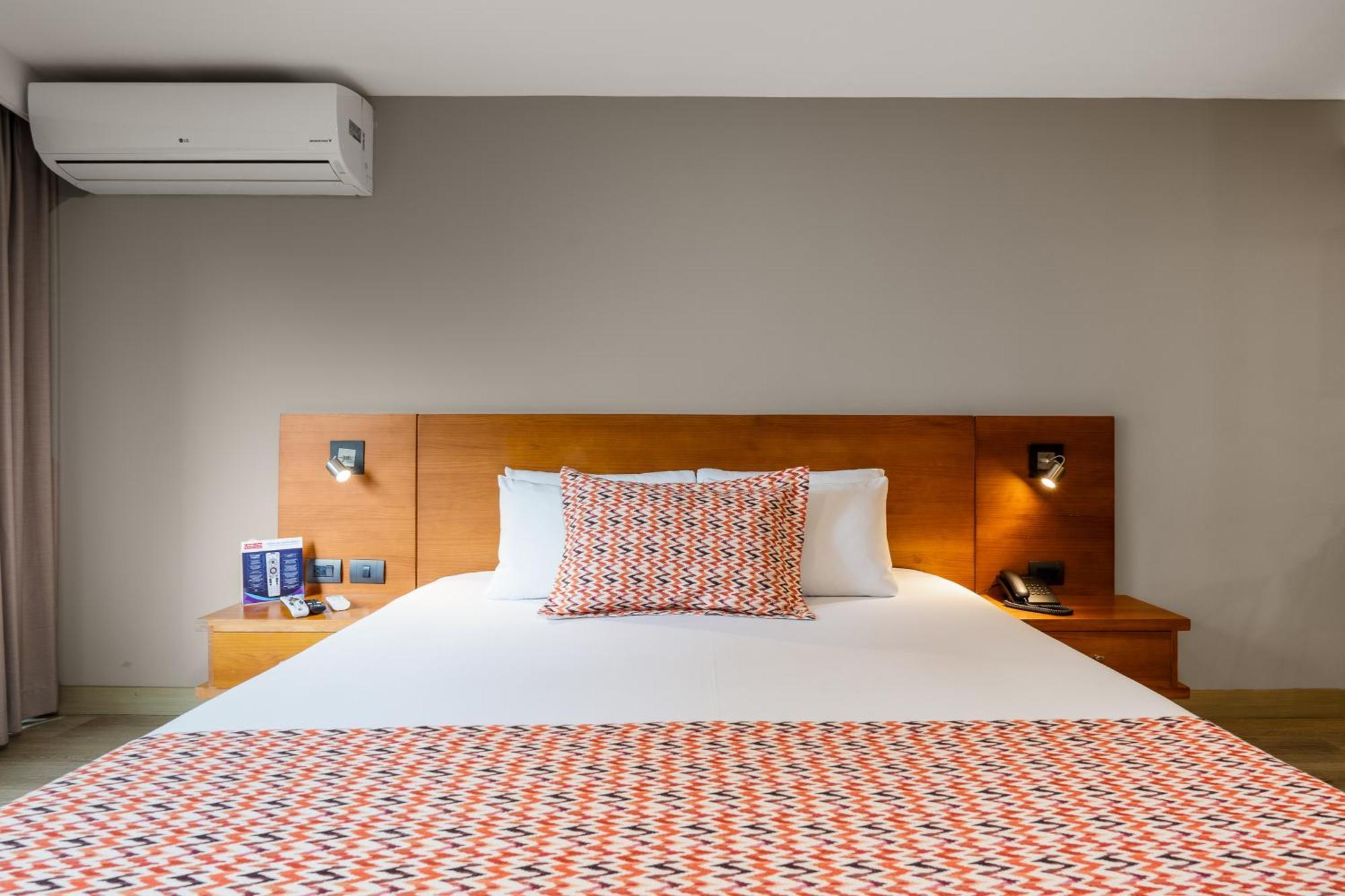 Leblon Suites Hotel Medellin Bagian luar foto