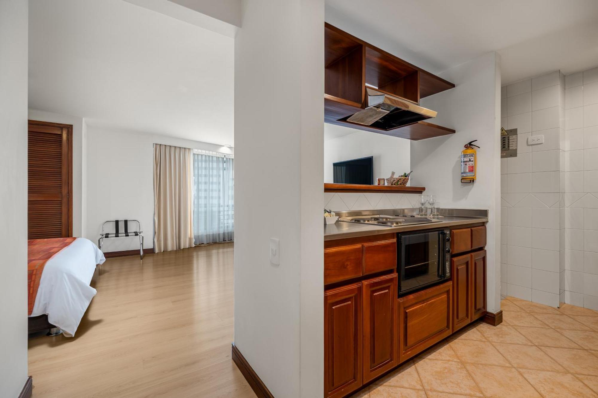 Leblon Suites Hotel Medellin Bagian luar foto