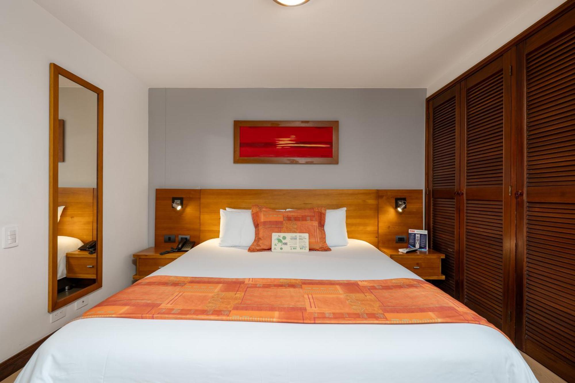 Leblon Suites Hotel Medellin Bagian luar foto