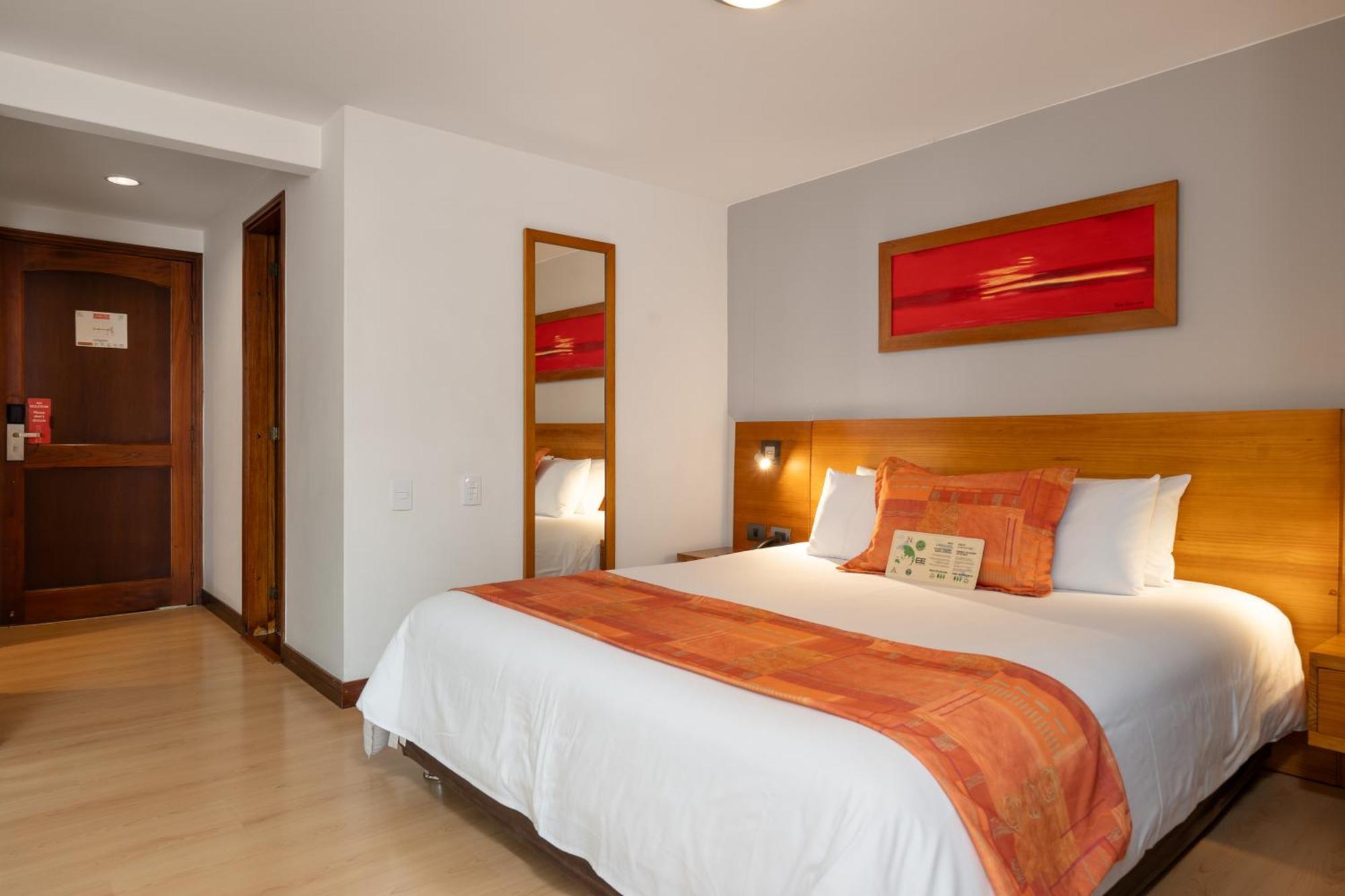 Leblon Suites Hotel Medellin Bagian luar foto